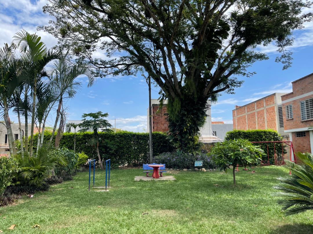 SE VENDE o PERMUTA CASA BIFAMILIAR EN COUNTRY PLAZA JAMUNDI
