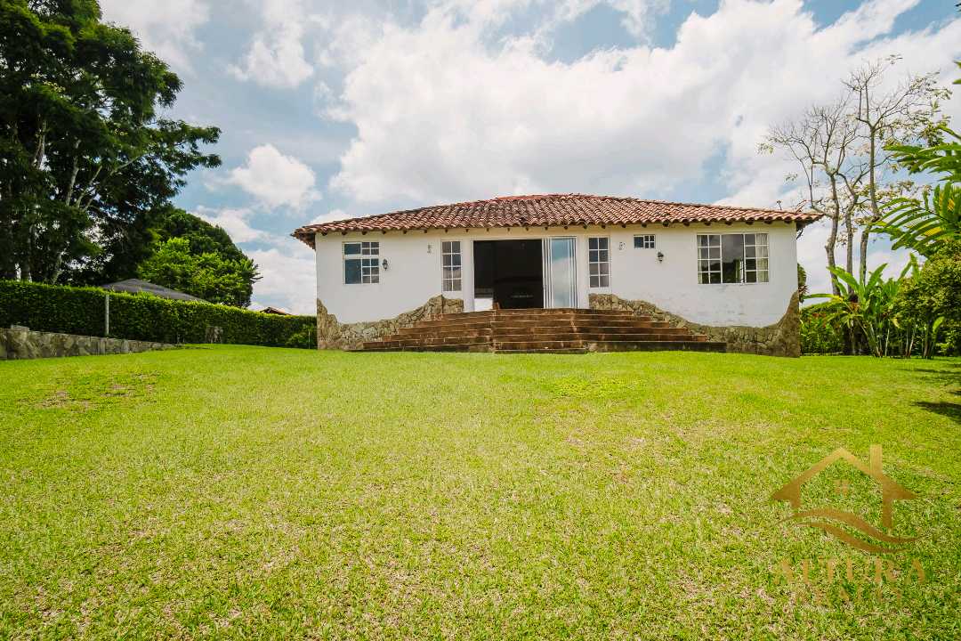SE VENDE CASA CAMPESTRE ARMENIA MONTENEGRO QUINDIO