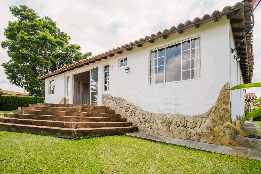 SE VENDE CASA CAMPESTRE ARMENIA MONTENEGRO QUINDIO