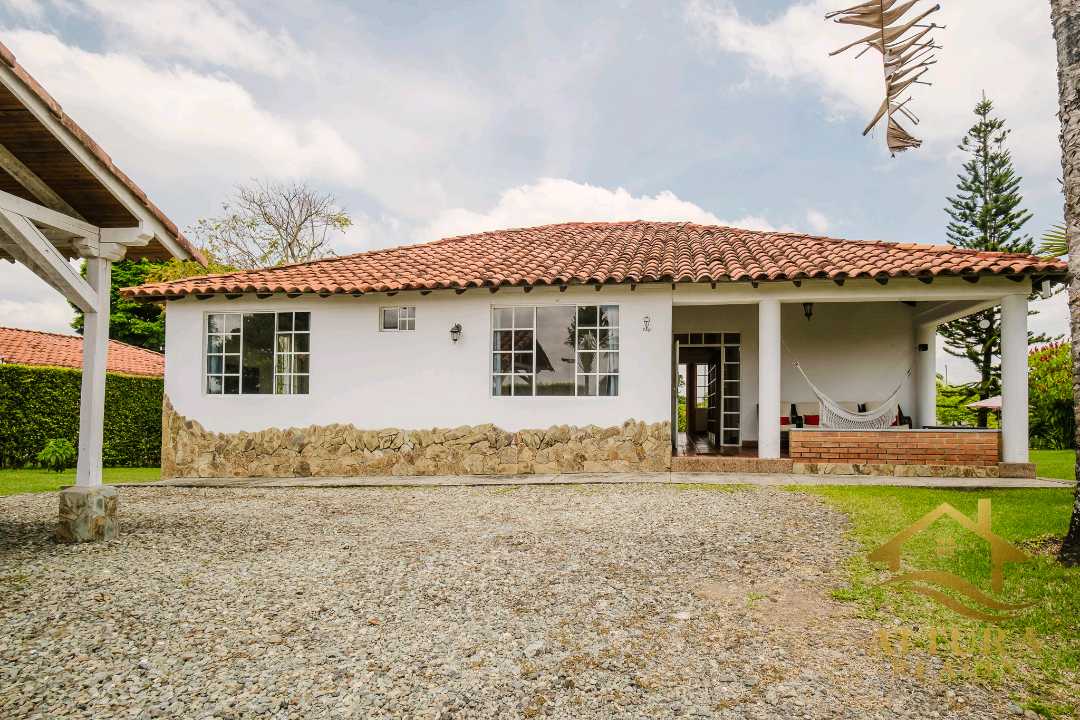 SE VENDE CASA CAMPESTRE ARMENIA MONTENEGRO QUINDIO