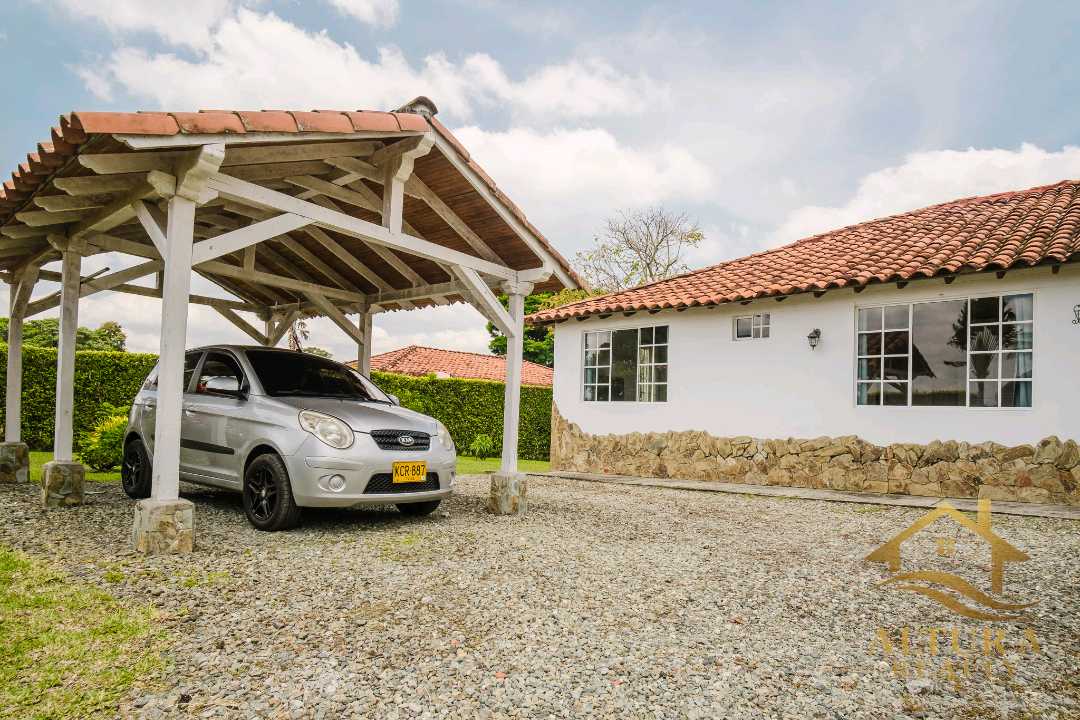 SE VENDE CASA CAMPESTRE ARMENIA MONTENEGRO QUINDIO