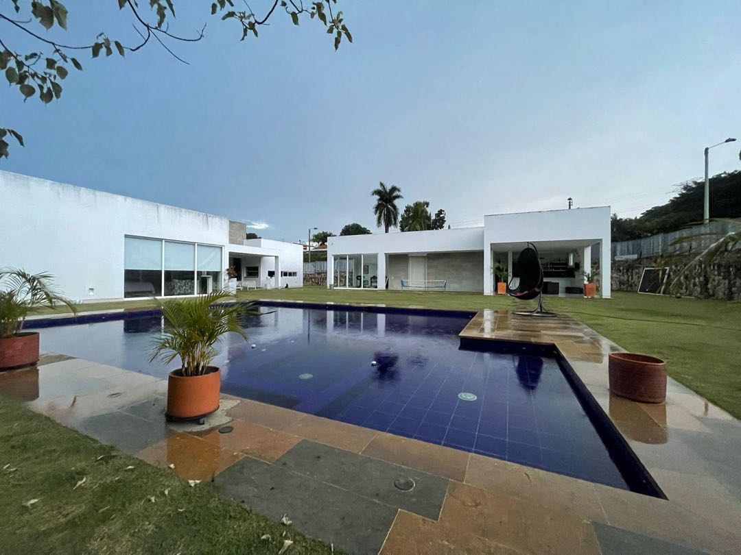 SE VENDE CASA CAMPESTRE DE EN DELONIX  CIUDAD JARDÍN CALI