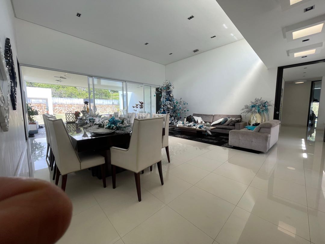 SE VENDE CASA CAMPESTRE DE EN DELONIX  CIUDAD JARDÍN CALI