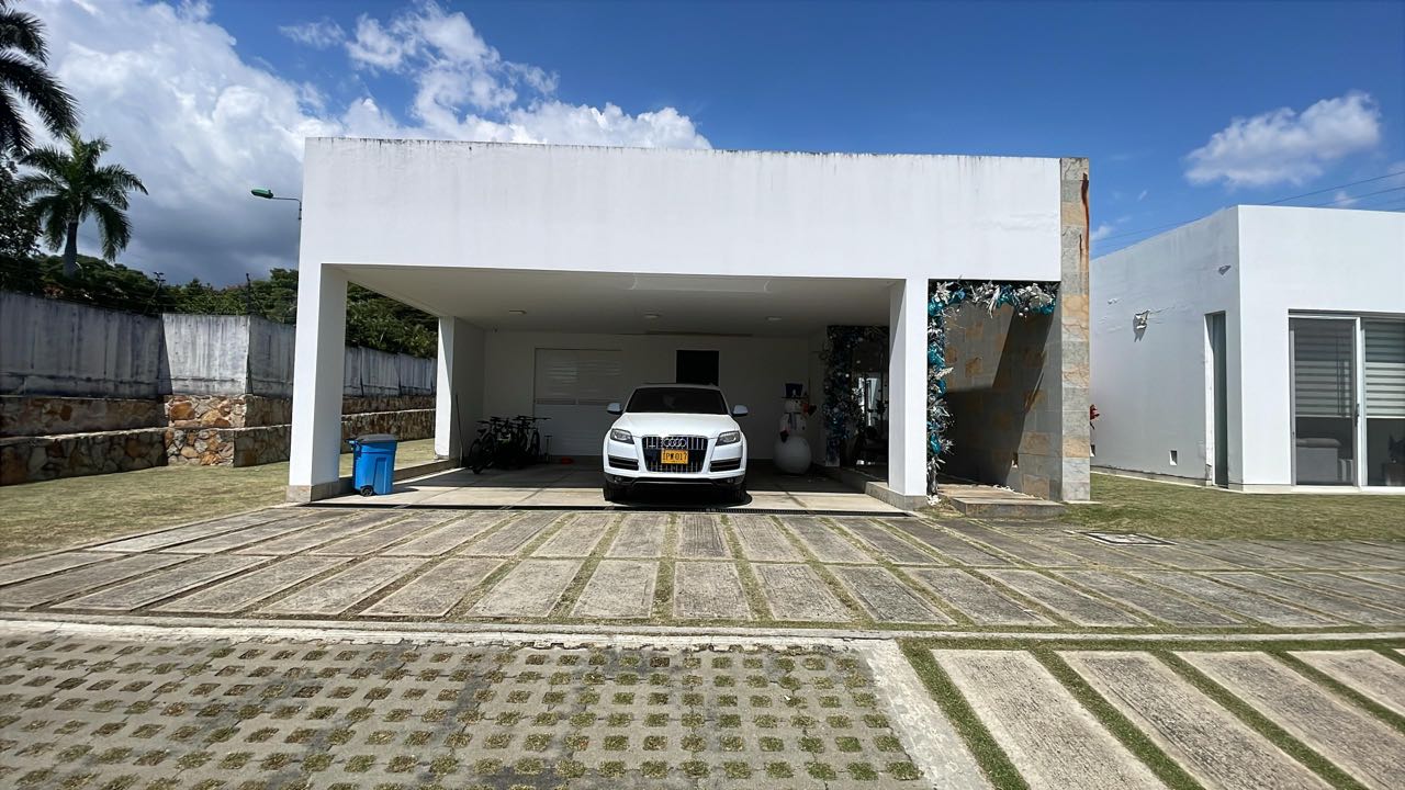 SE VENDE CASA CAMPESTRE DE EN DELONIX  CIUDAD JARDÍN CALI