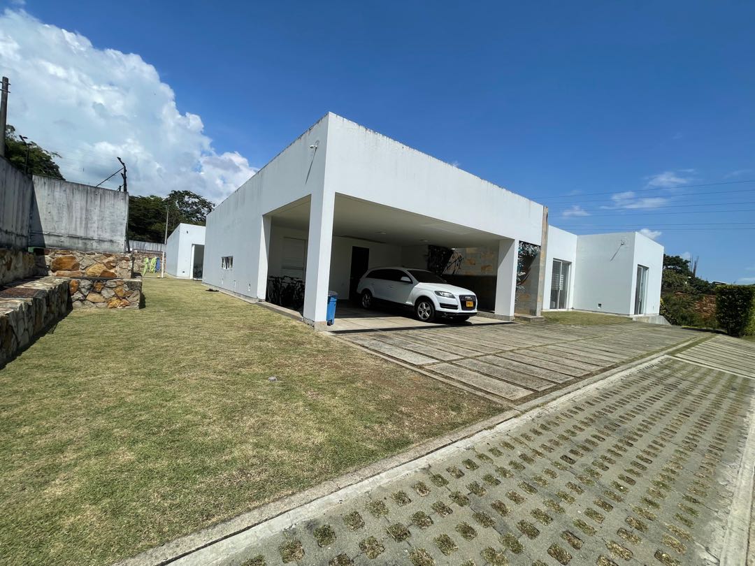 SE VENDE CASA CAMPESTRE DE EN DELONIX  CIUDAD JARDÍN CALI