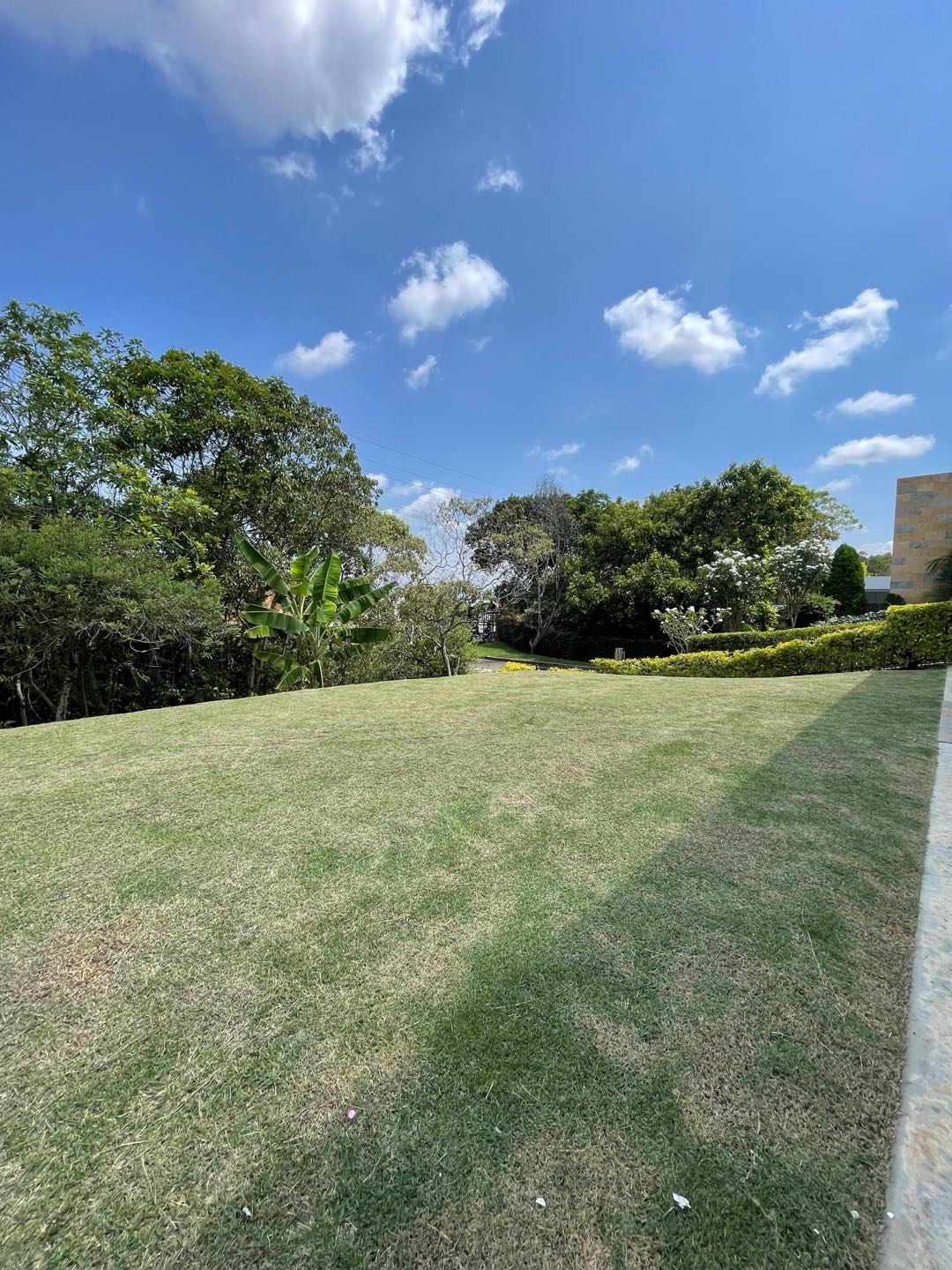 SE VENDE CASA CAMPESTRE DE EN DELONIX  CIUDAD JARDÍN CALI