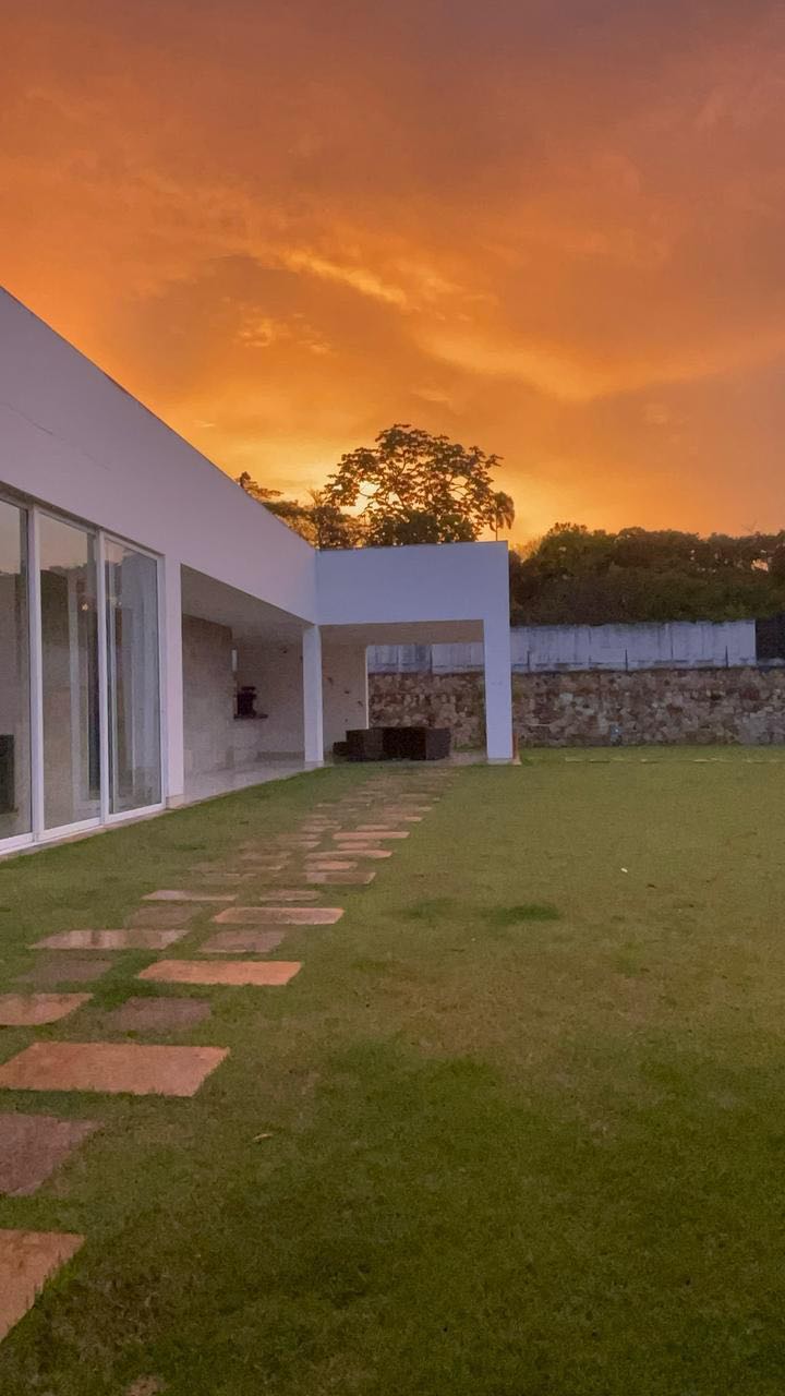 SE VENDE CASA CAMPESTRE DE EN DELONIX  CIUDAD JARDÍN CALI
