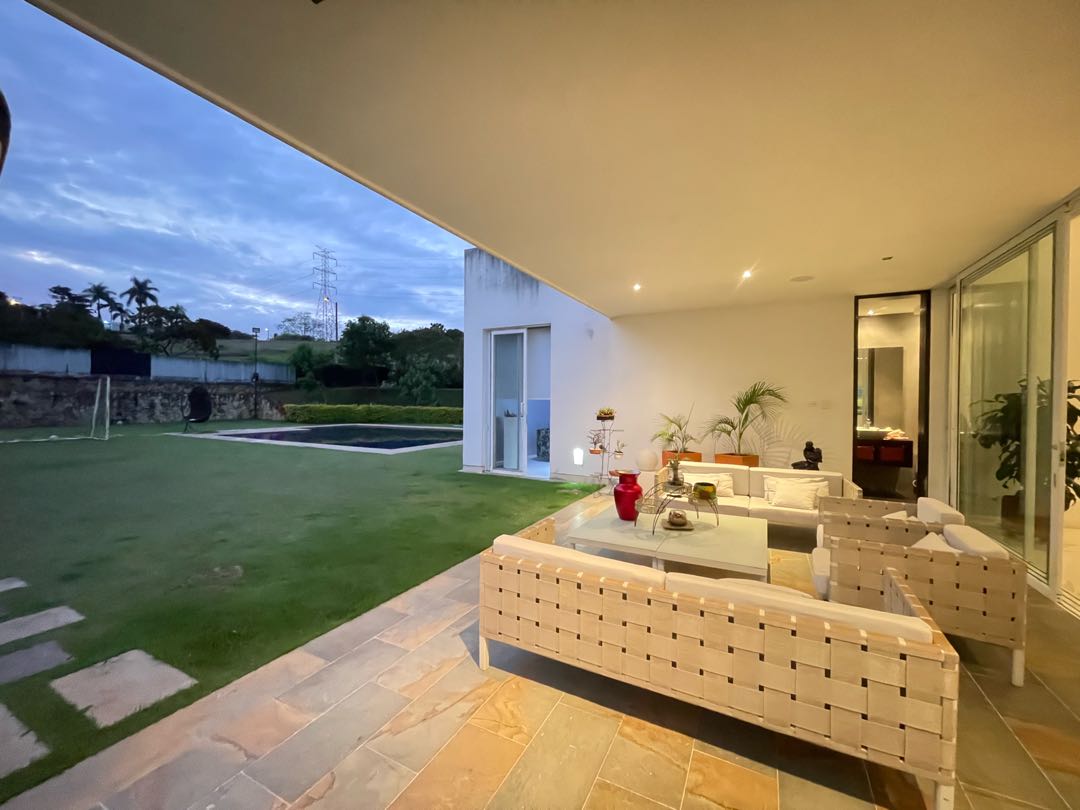SE VENDE CASA CAMPESTRE DE EN DELONIX  CIUDAD JARDÍN CALI