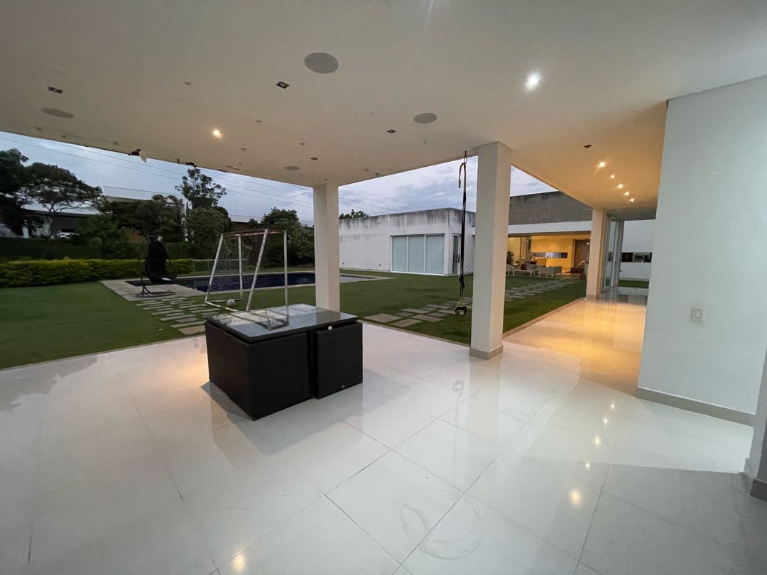 SE VENDE CASA CAMPESTRE DE EN DELONIX  CIUDAD JARDÍN CALI