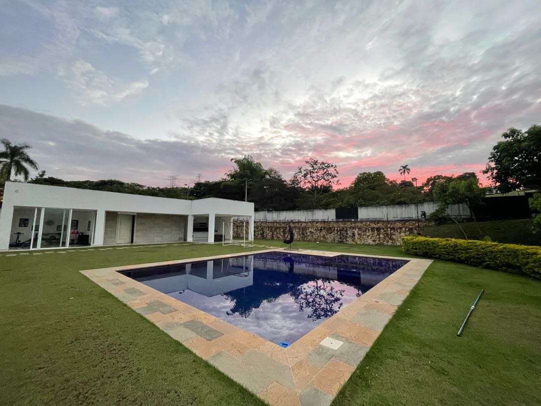 SE VENDE CASA CAMPESTRE DE EN DELONIX  CIUDAD JARDÍN CALI