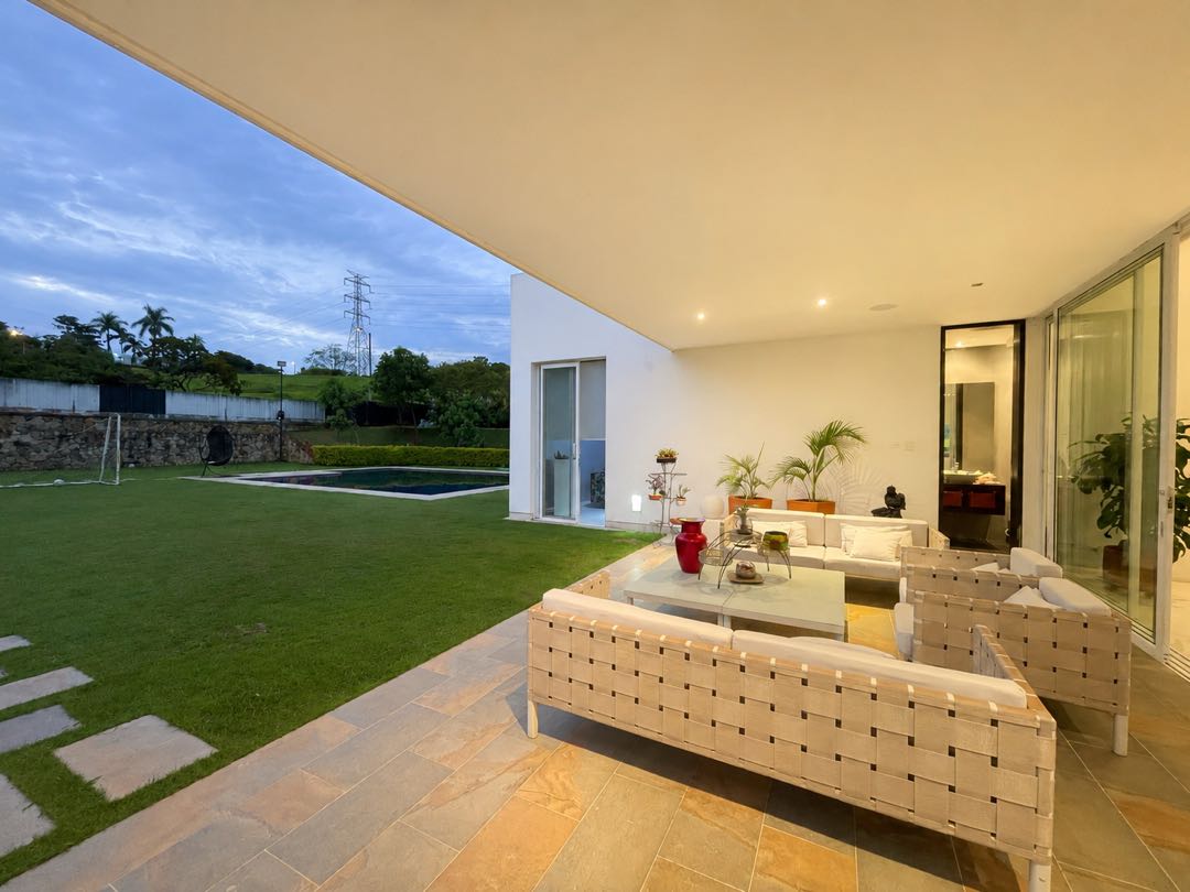 SE VENDE /ARRIENDA CASA CAMPESTRE EN DELONIX CIUDAD JARDÍN CALI