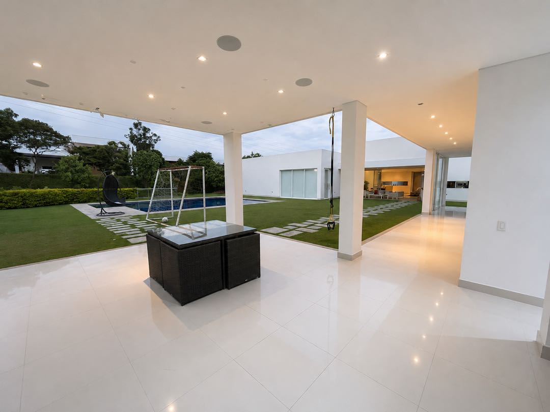 SE VENDE /ARRIENDA CASA CAMPESTRE EN DELONIX CIUDAD JARDÍN CALI