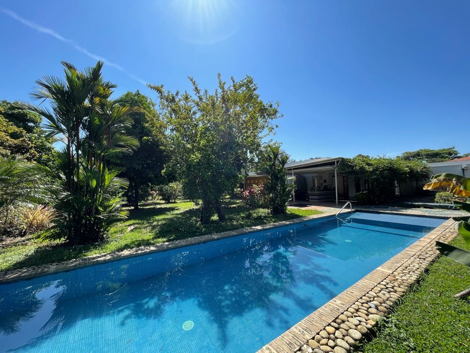 SE VENDE CASA TROPICAL EN LA MORADA JAMUNDI