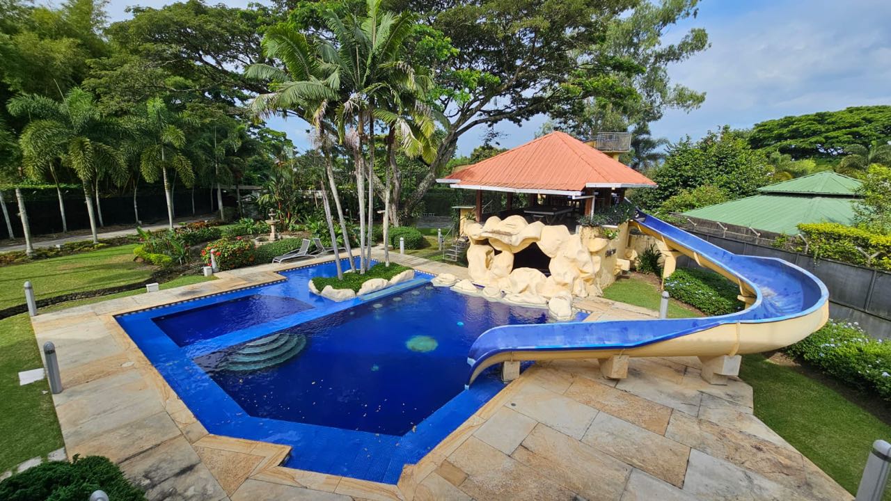 SE VENDE CASA TROPICAL EN LA MARIA PANCE