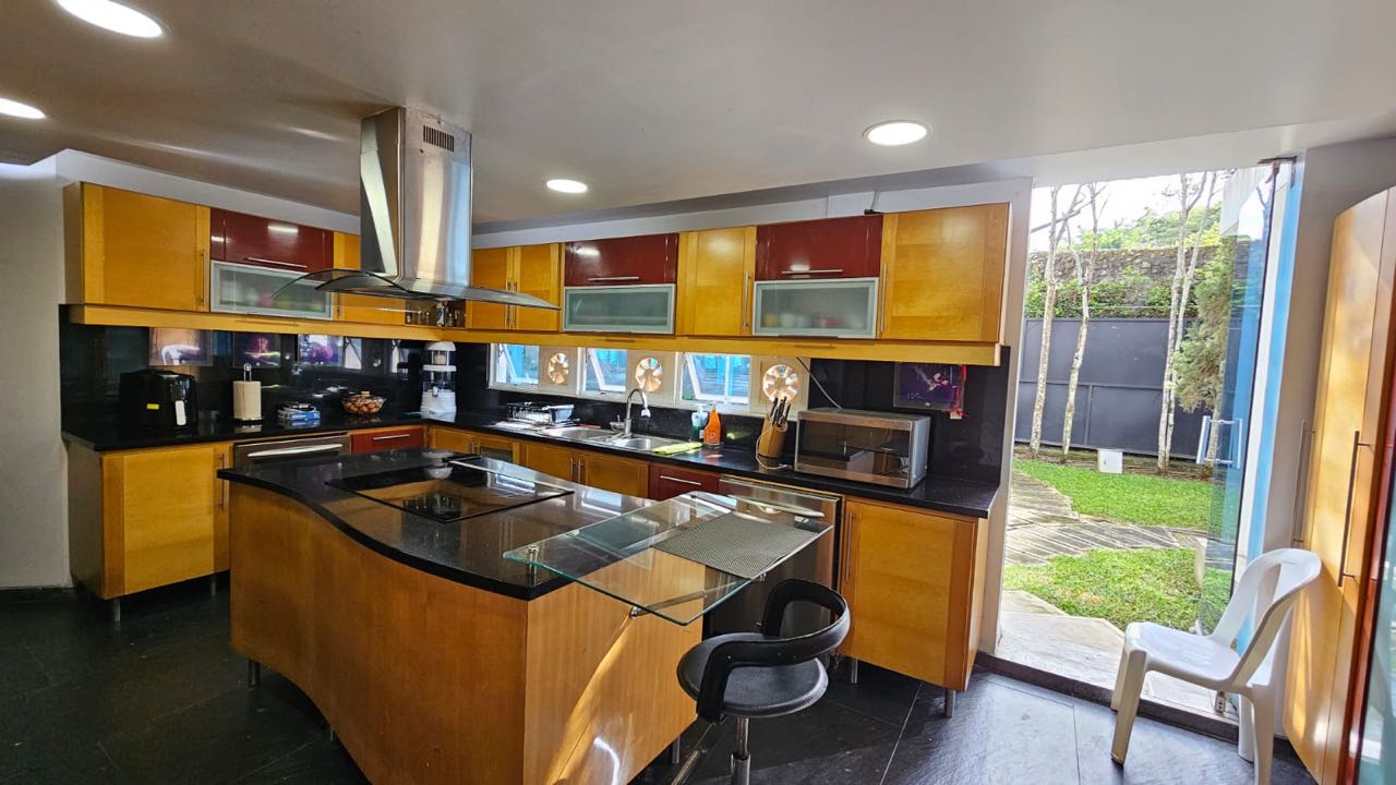 SE VENDE CASA TROPICAL EN LA MARIA PANCE