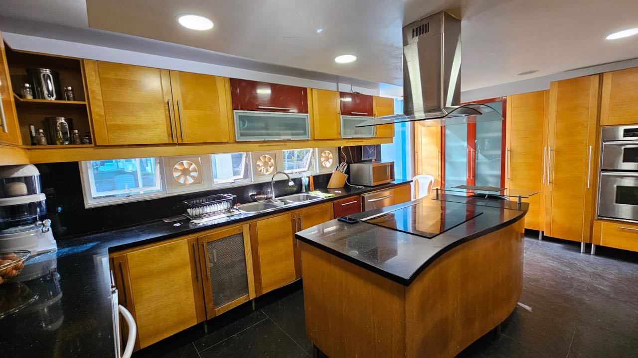 SE VENDE CASA TROPICAL EN LA MARIA PANCE