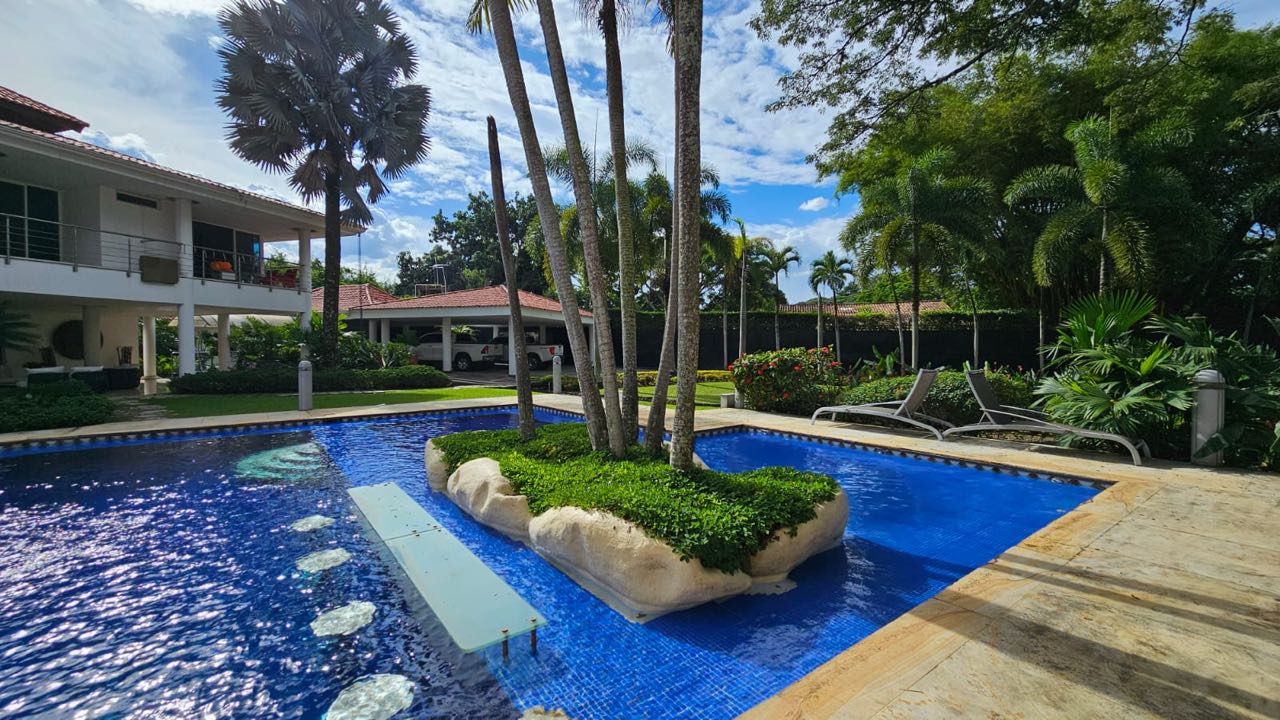 SE VENDE CASA TROPICAL EN LA MARIA PANCE