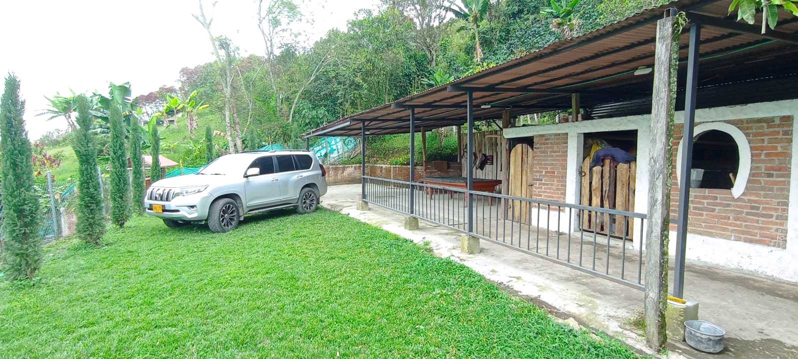 SE VENDE CASA CAMPESTRE EN SALENTO