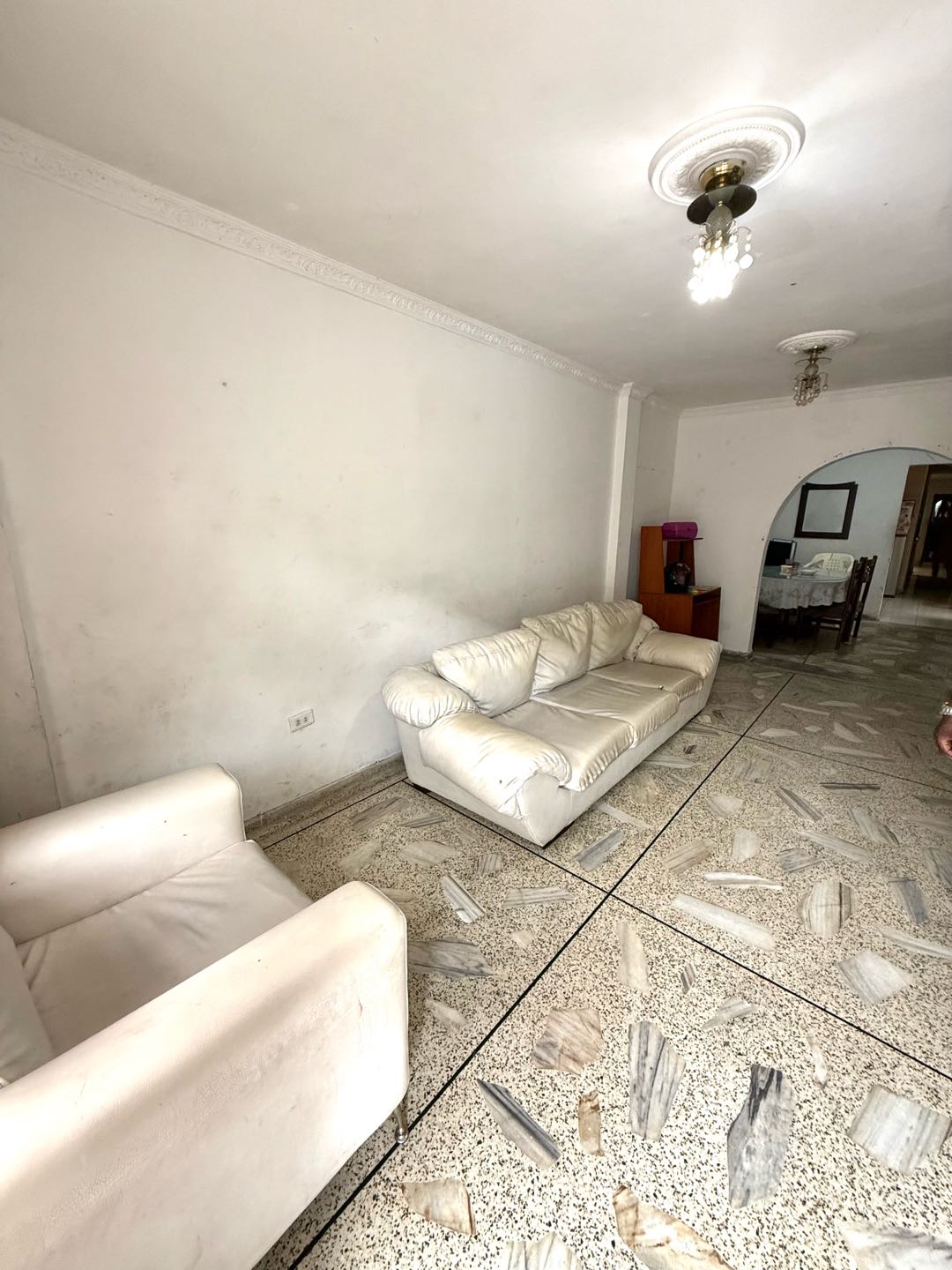 SE VENDE CASA DE DOS PISOS EN BARRIO CALIMA CALI ND9051188