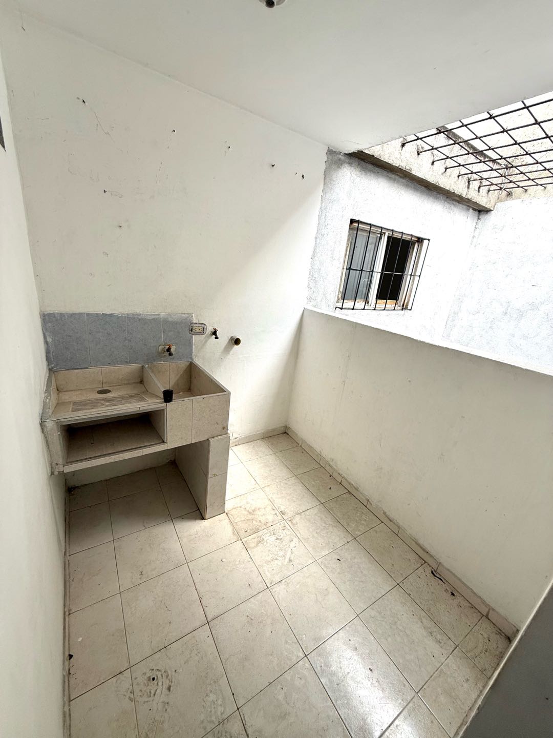 SE VENDE CASA DE DOS PISOS EN BARRIO CALIMA CALI ND9051188