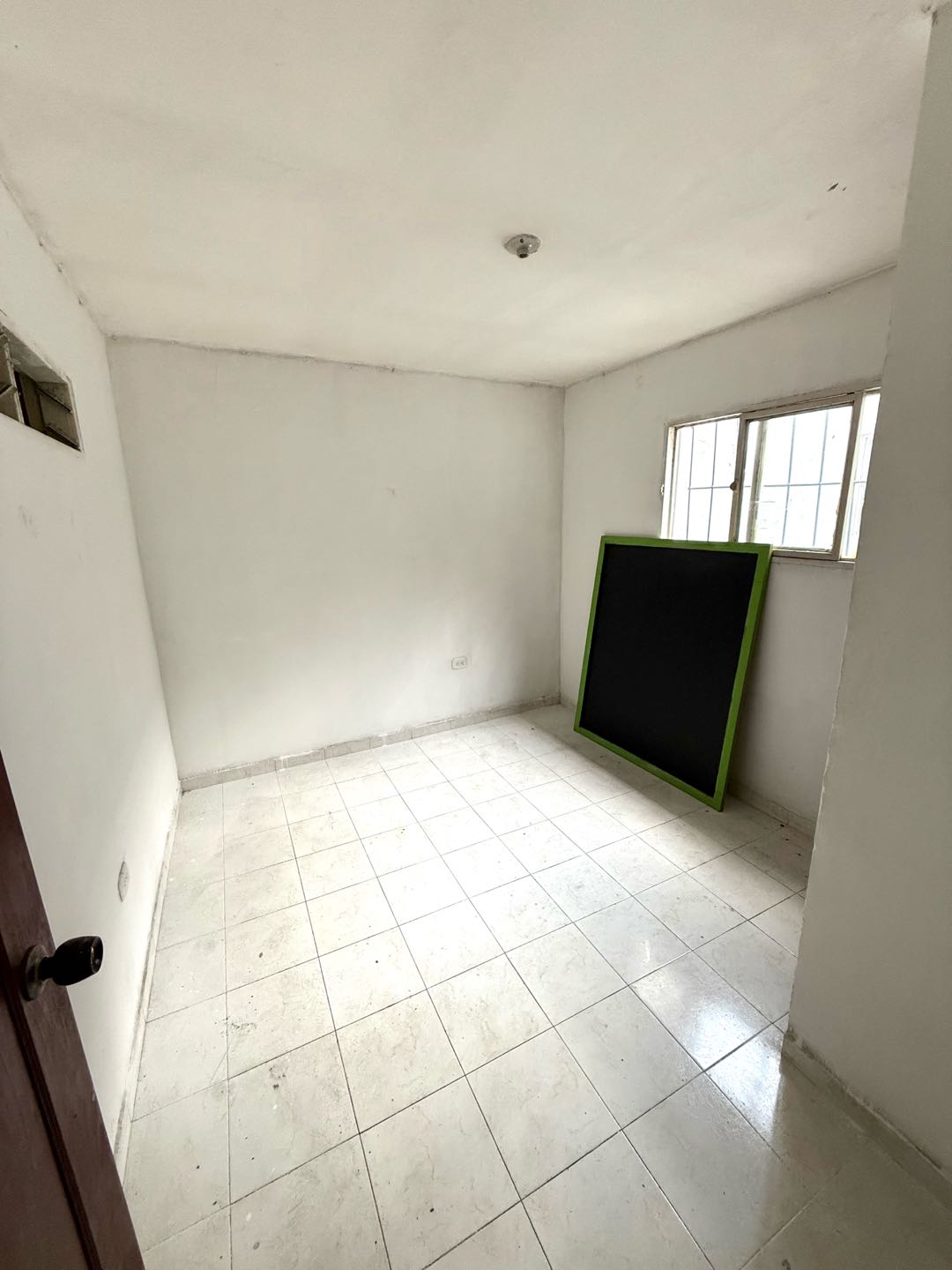 SE VENDE CASA DE DOS PISOS EN BARRIO CALIMA CALI ND9051188