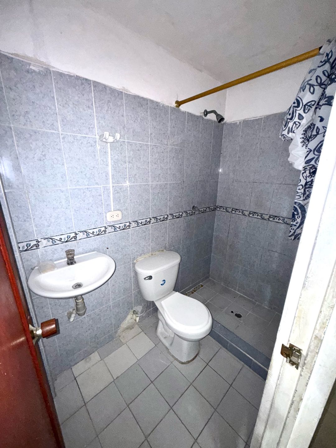 SE VENDE CASA DE DOS PISOS EN BARRIO CALIMA CALI ND9051188