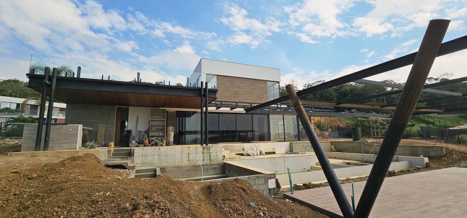 SE VENDE CASA DE LUJO EN CLUB HÍPICO YARUMAL – PANCE CALI