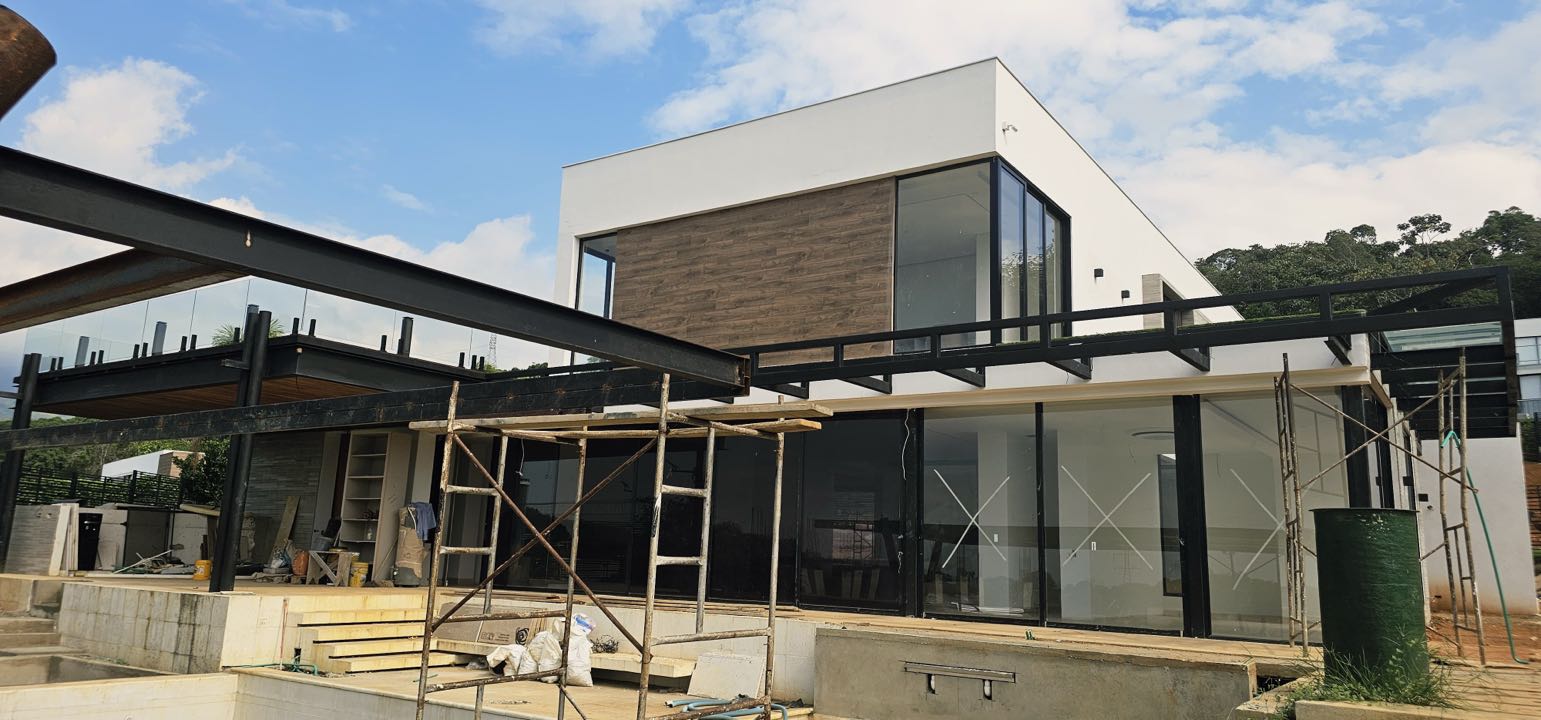 SE VENDE CASA DE LUJO EN CLUB HÍPICO YARUMAL – PANCE CALI