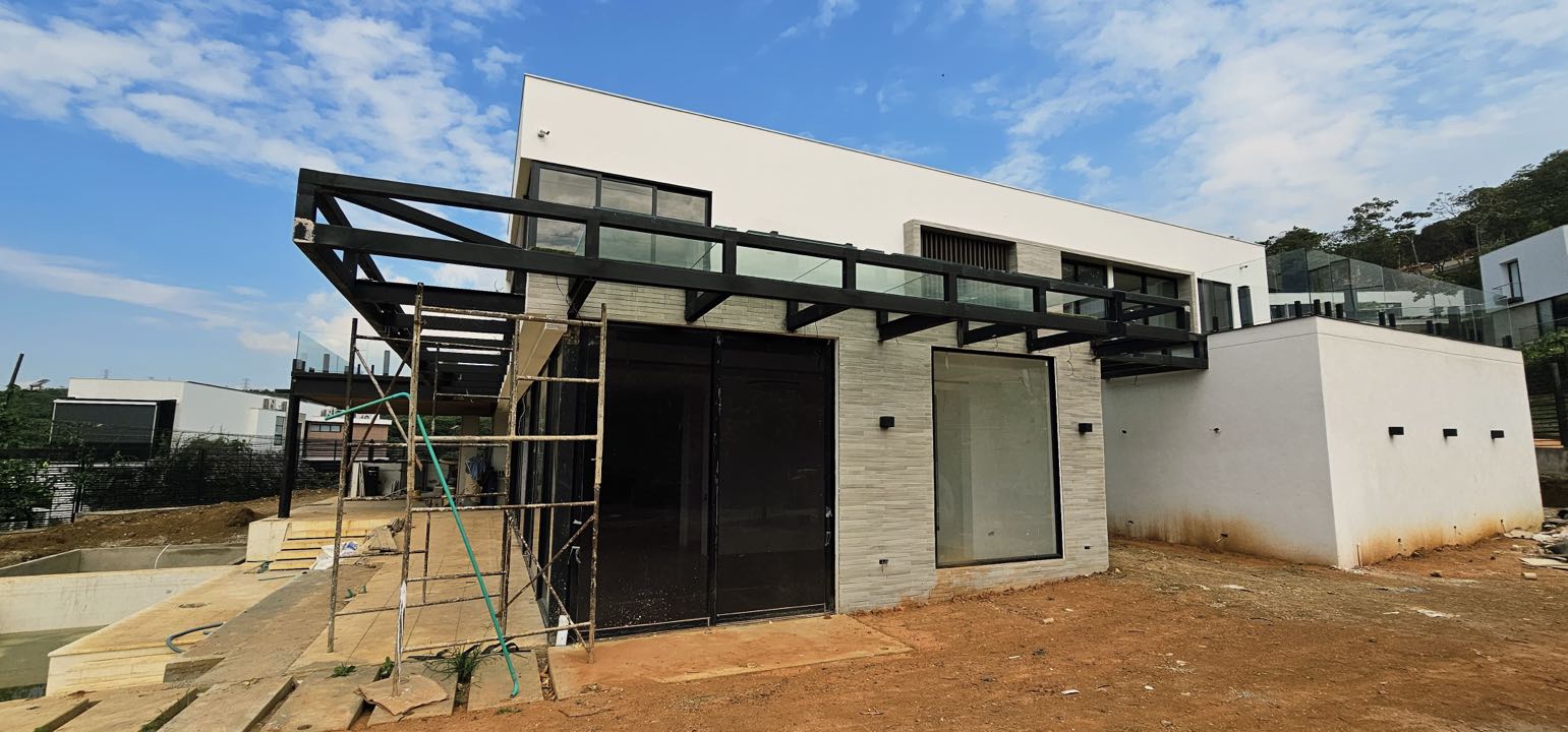 SE VENDE CASA DE LUJO EN CLUB HÍPICO YARUMAL – PANCE CALI