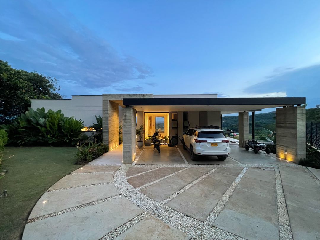 SE VENDE CASA DE LUJO EN YARUMAL PANCE