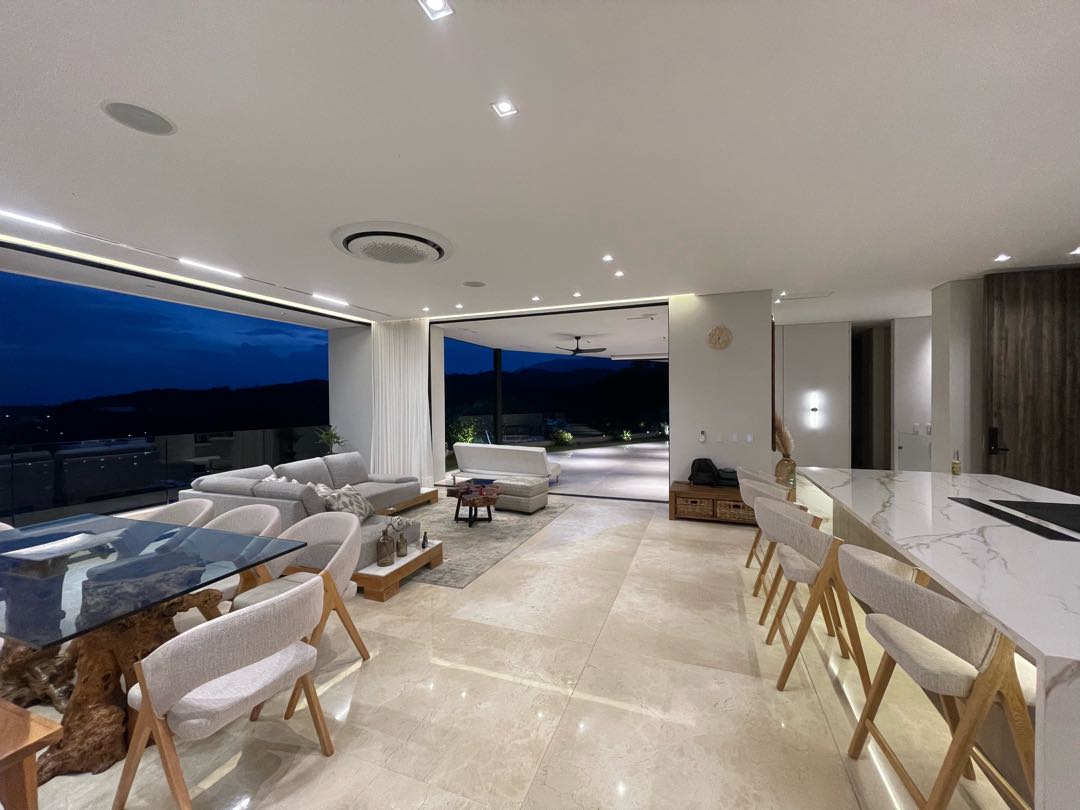 SE VENDE CASA DE LUJO EN YARUMAL PANCE