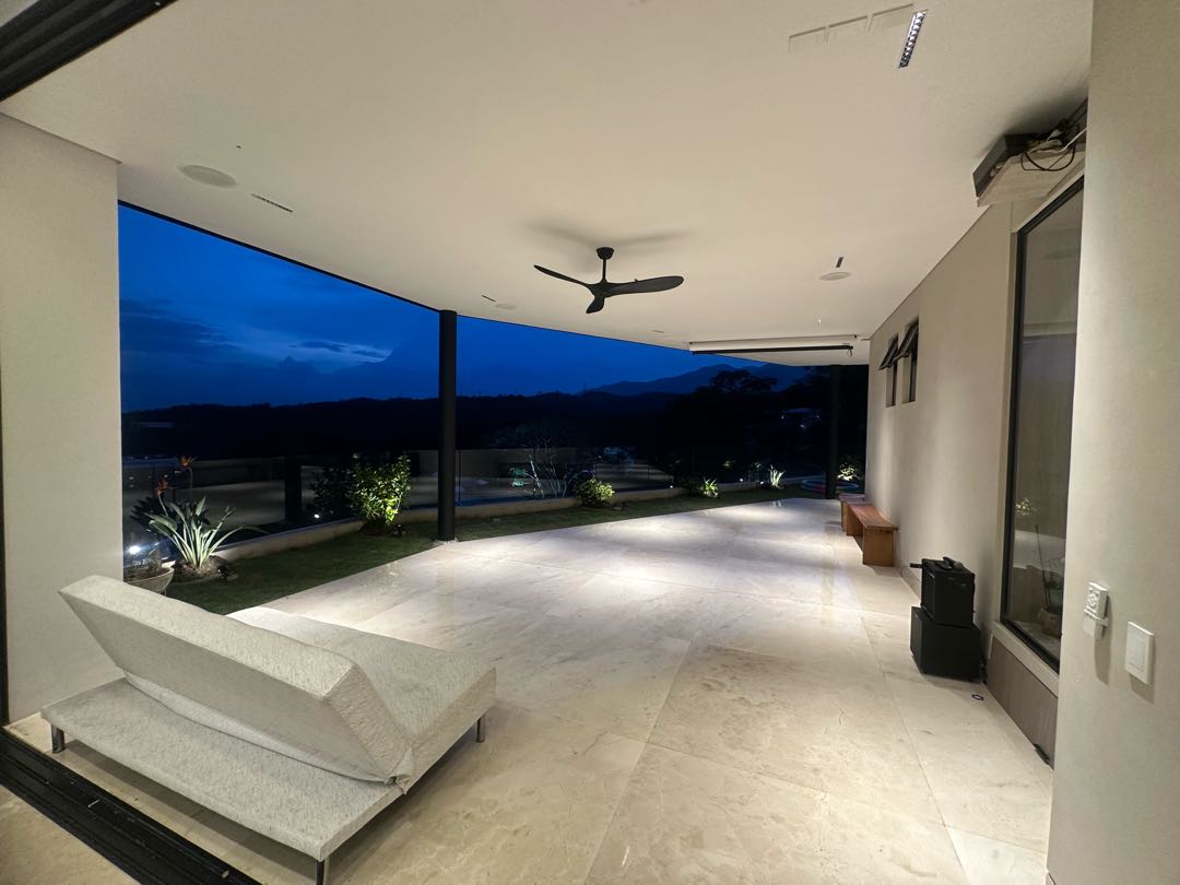 SE VENDE CASA DE LUJO EN YARUMAL PANCE