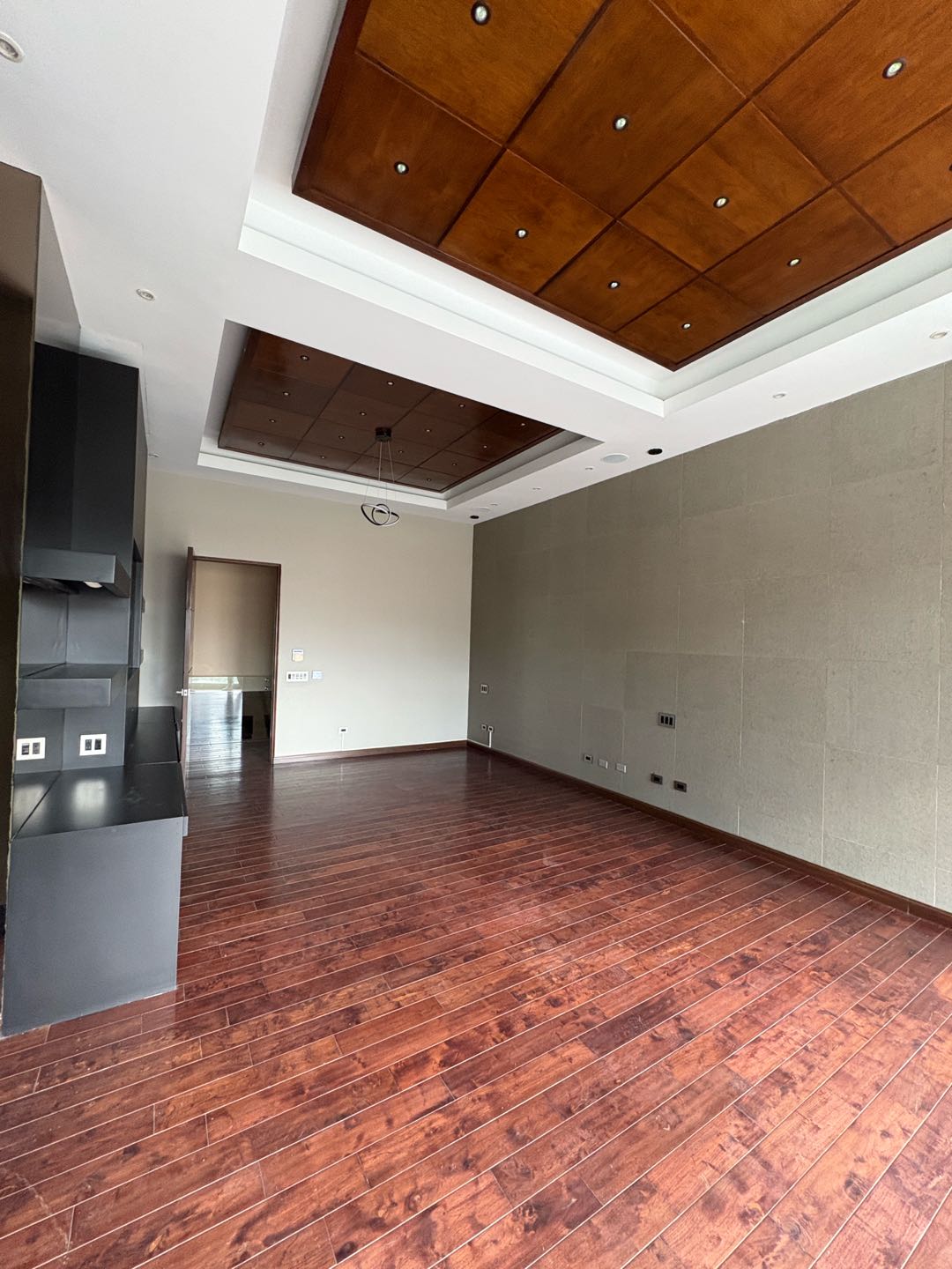 SE ALQUILA CASA EN ALTOS DEL GOLF- 4 HABITACIONES