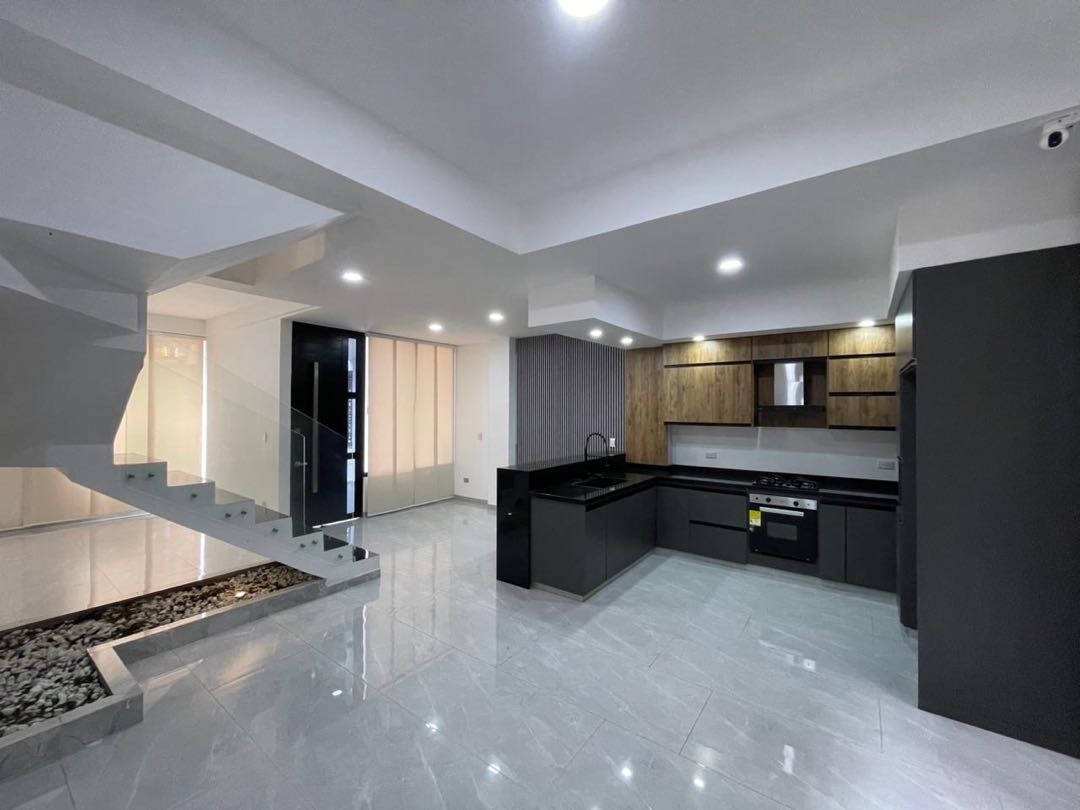 SE VENDE CASA EN CIUDAD 2000 VILLAMAGNA CALI