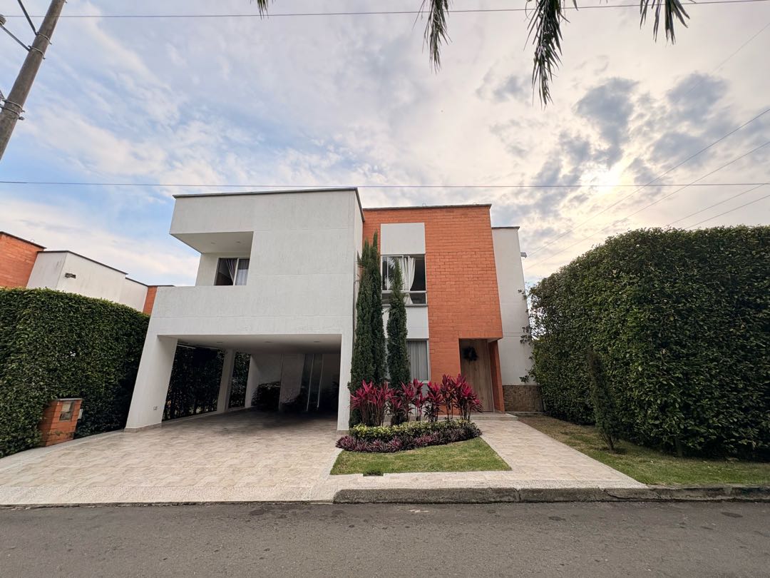 SE VENDE CASA EN CONDOMINIO GUADUALES DE LAS MERCEDES
