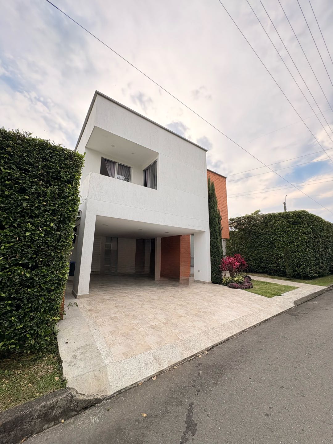 SE VENDE CASA EN CONDOMINIO GUADUALES DE LAS MERCEDES