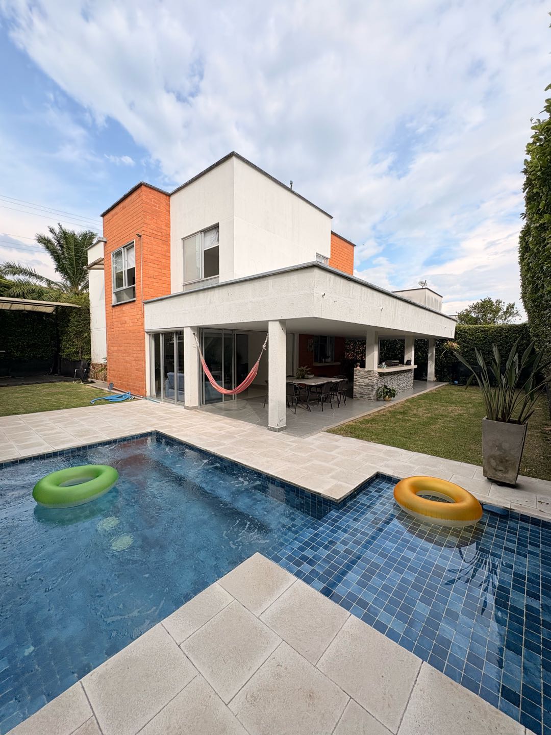 SE VENDE CASA EN CONDOMINIO GUADUALES DE LAS MERCEDES