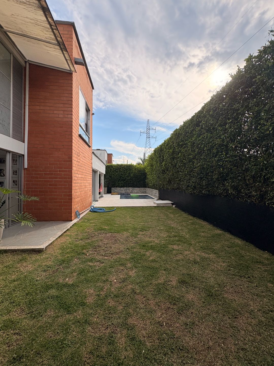 SE VENDE CASA EN CONDOMINIO GUADUALES DE LAS MERCEDES