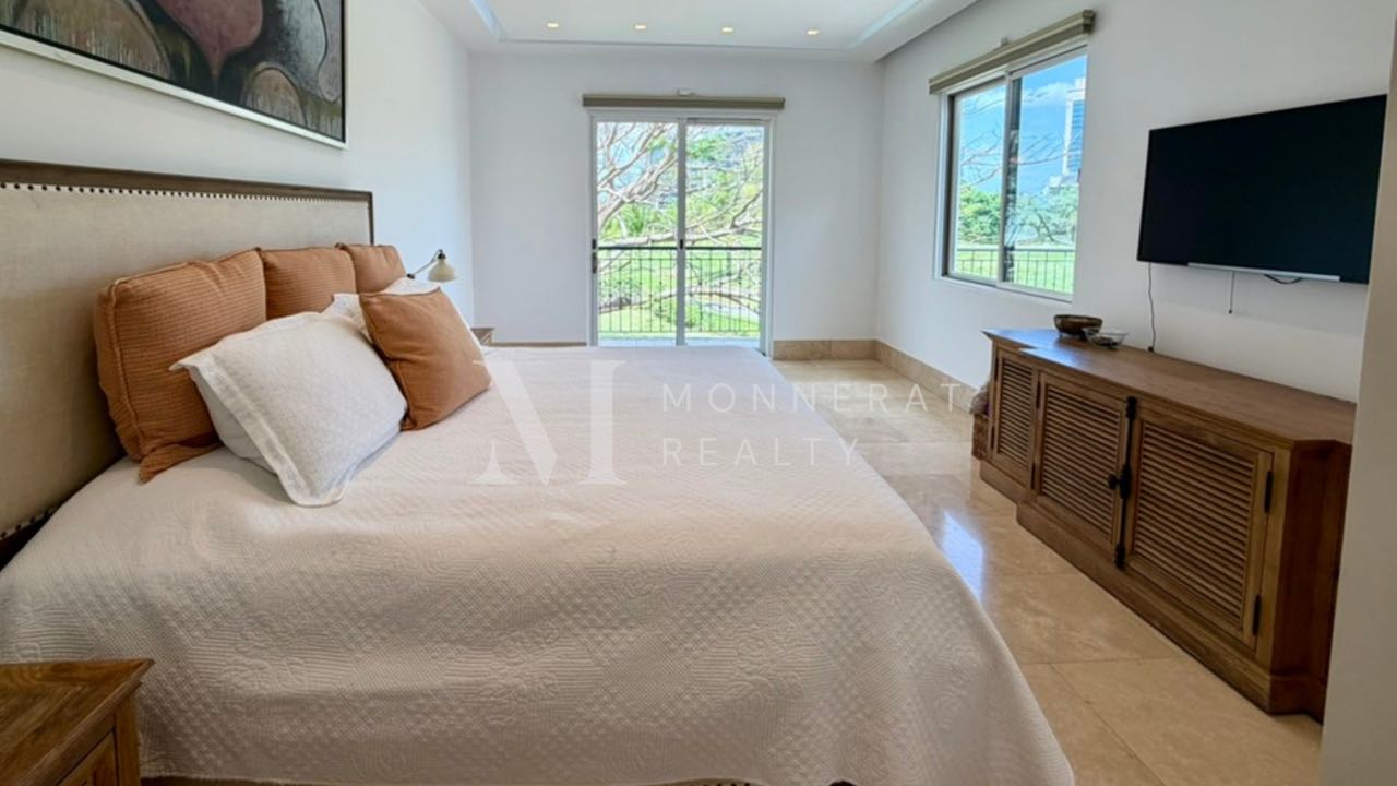 SE VENDE HERMOSA CASA EN FAIRWAY SANTA MARIA