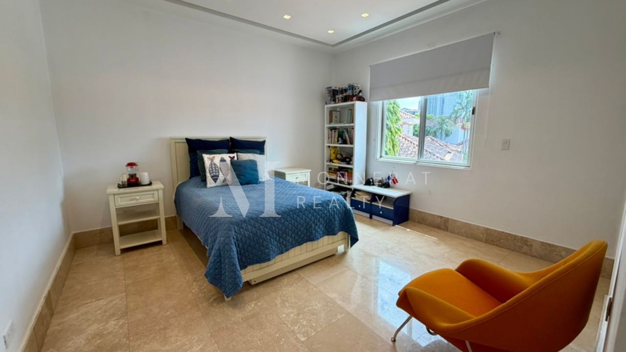 SE VENDE HERMOSA CASA EN FAIRWAY SANTA MARIA