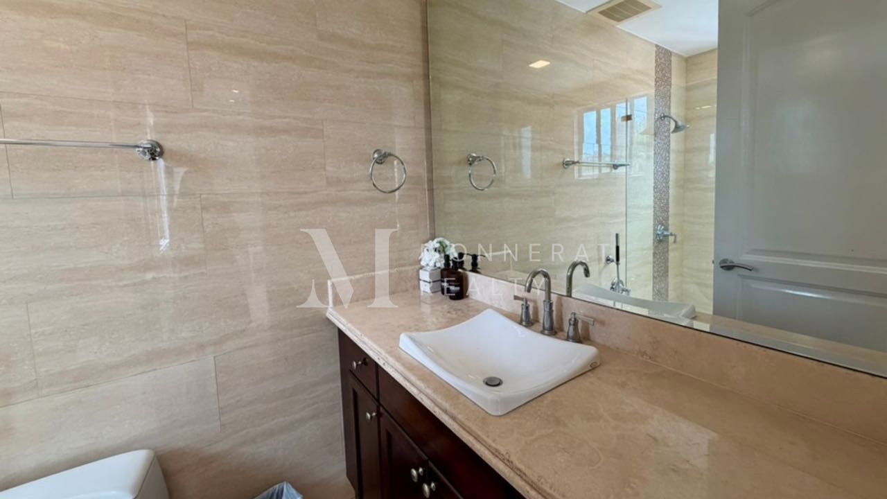 SE VENDE HERMOSA CASA EN FAIRWAY SANTA MARIA