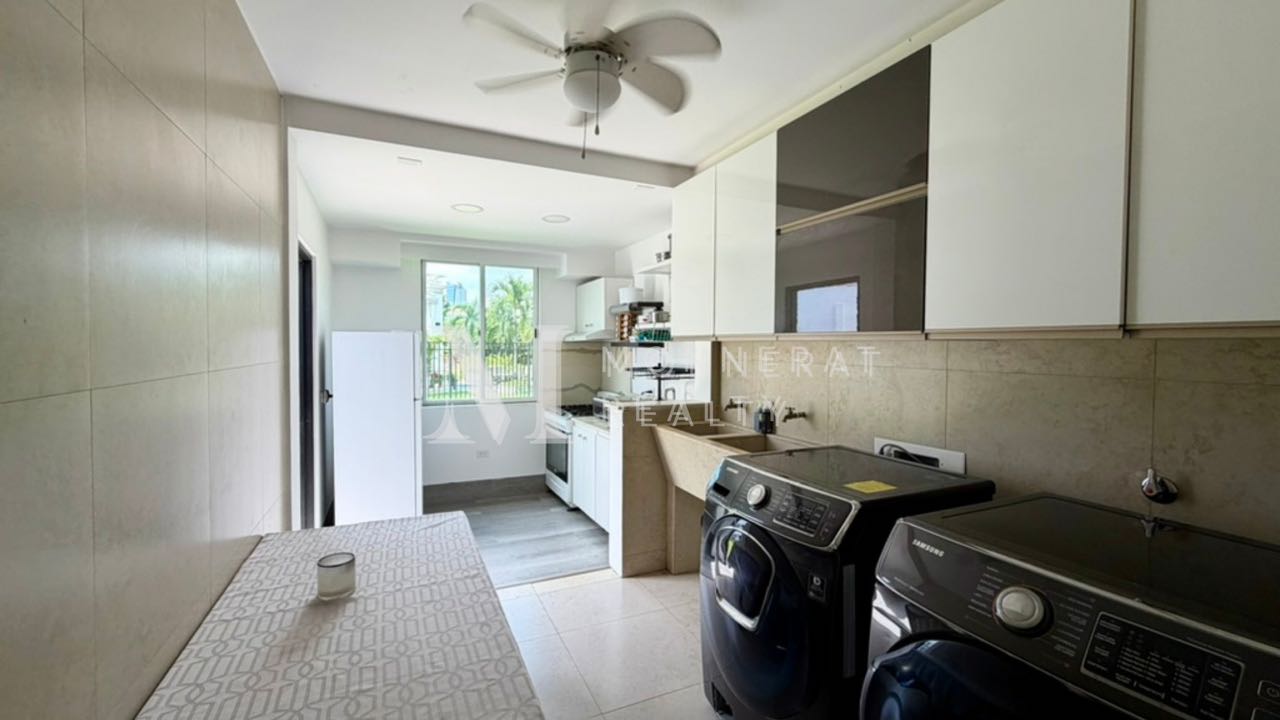 SE VENDE HERMOSA CASA EN FAIRWAY SANTA MARIA