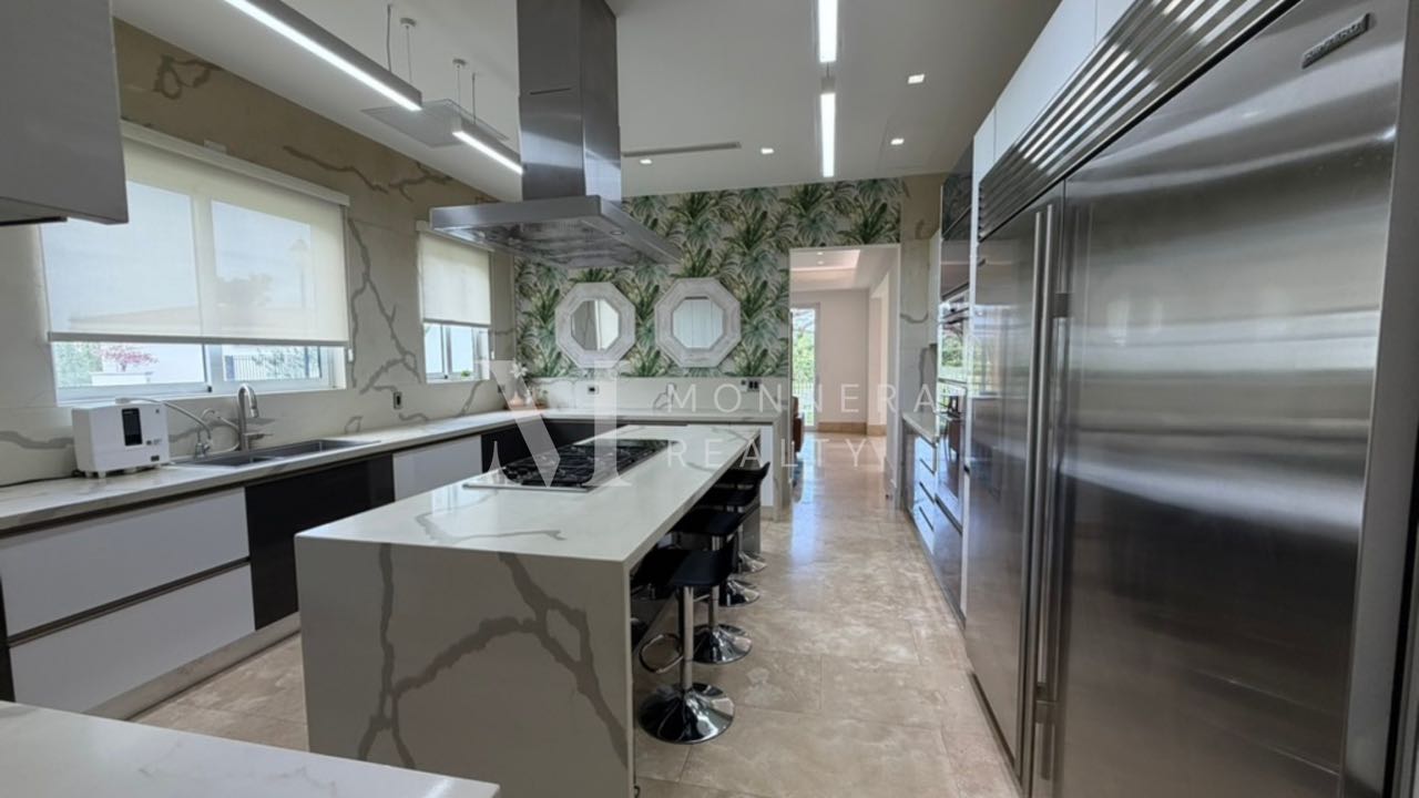 SE VENDE HERMOSA CASA EN FAIRWAY SANTA MARIA