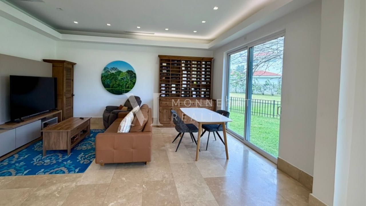 SE VENDE HERMOSA CASA EN FAIRWAY SANTA MARIA