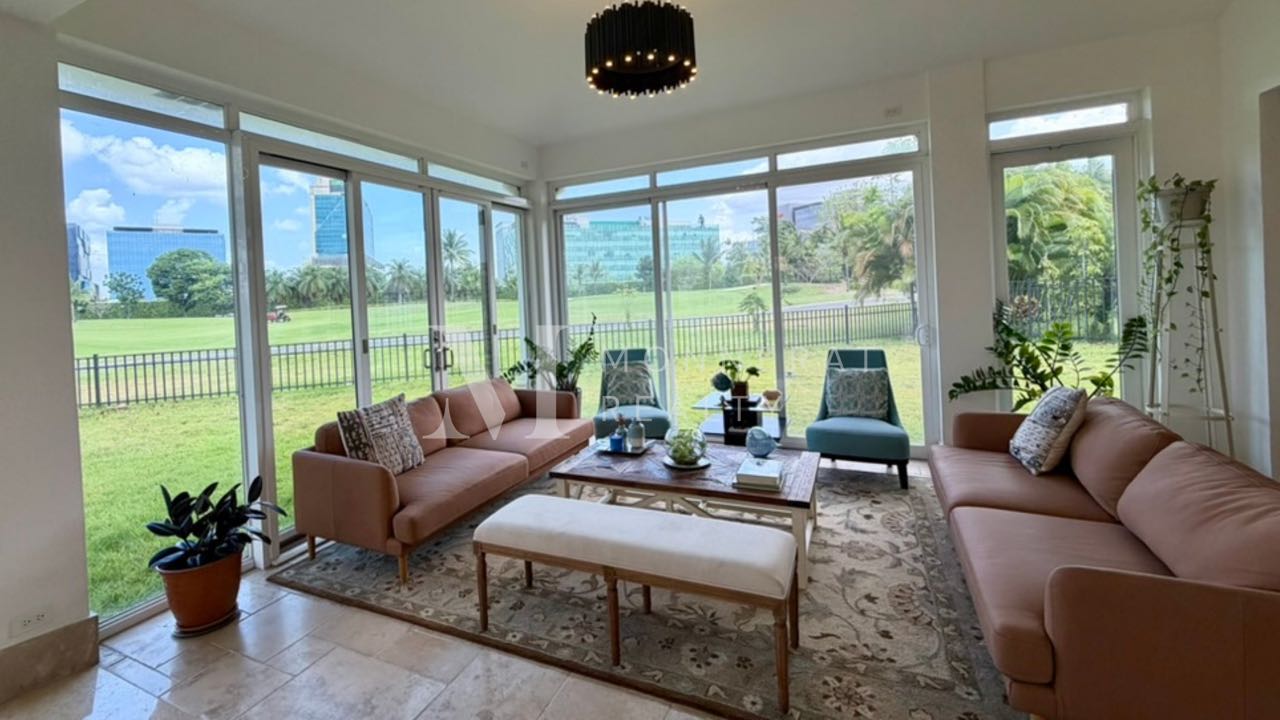 SE VENDE HERMOSA CASA EN FAIRWAY SANTA MARIA