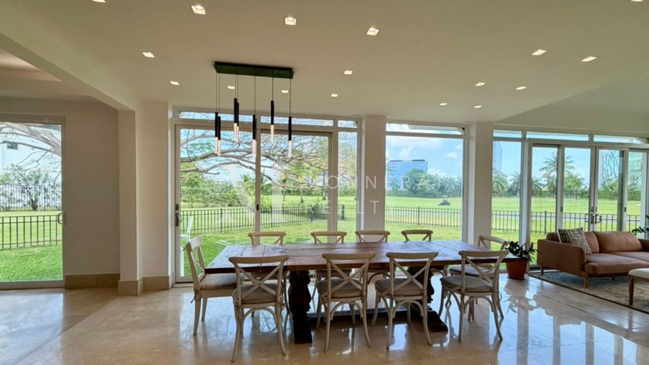 SE VENDE HERMOSA CASA EN FAIRWAY SANTA MARIA