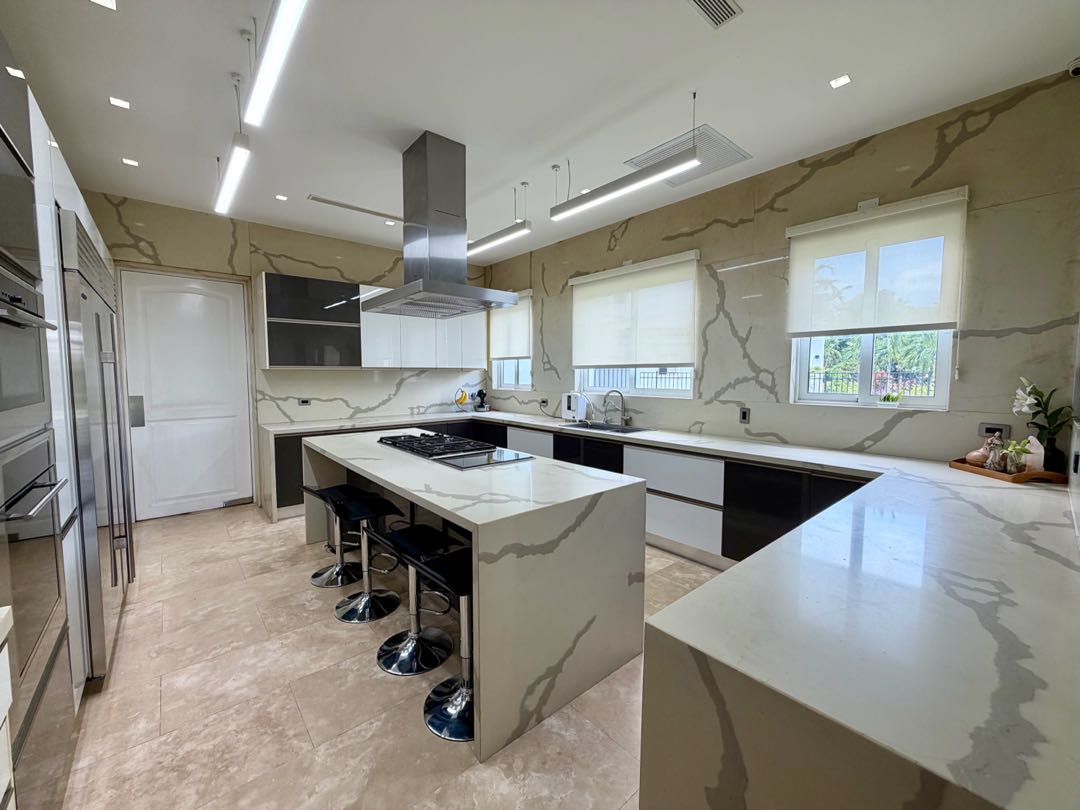 SE VENDE HERMOSA CASA EN FAIRWAY SANTA MARIA