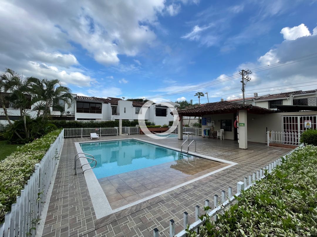 SE VENDE CASA EN LA HACIENDA CALI