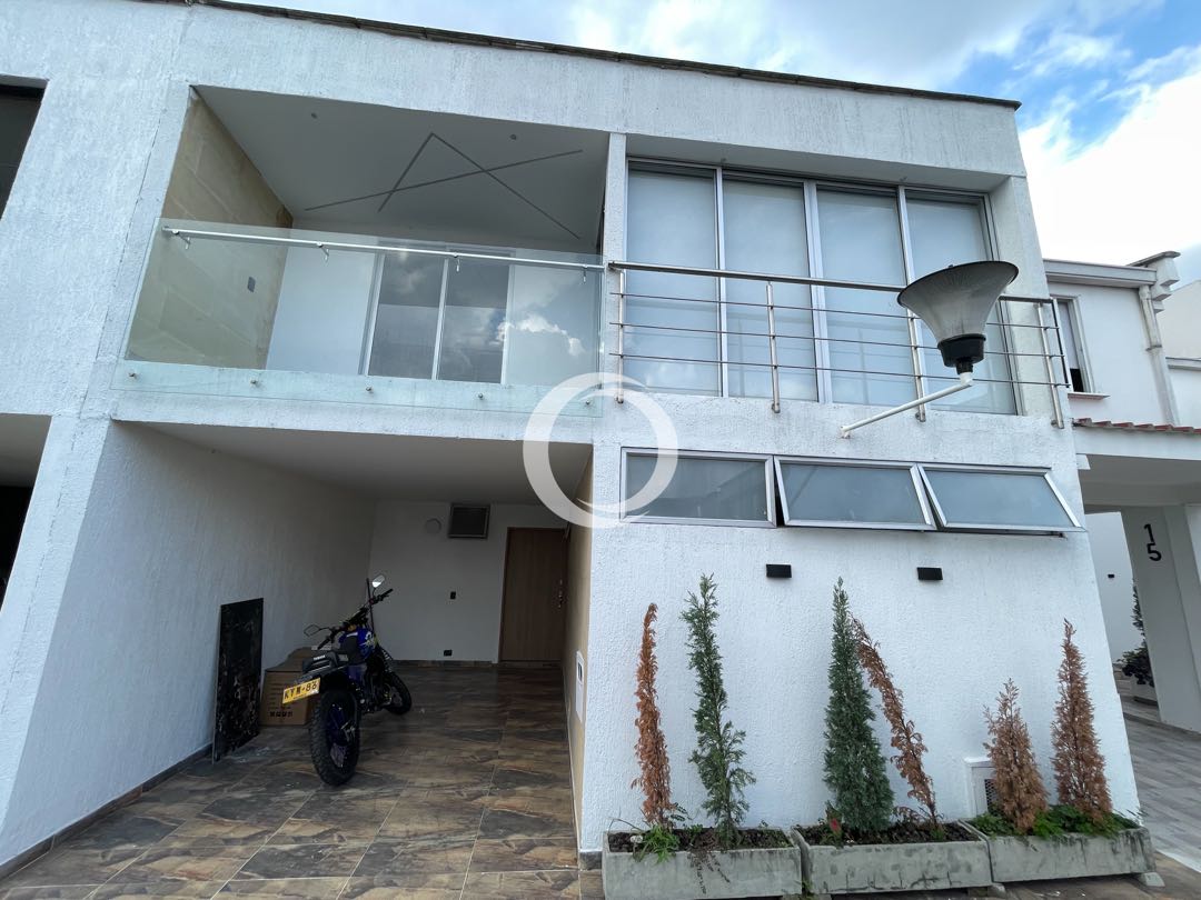 SE VENDE CASA EN LA HACIENDA CALI