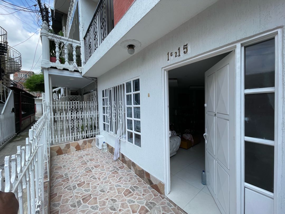 SE VENDE CASA EN LA RIVERA CALI